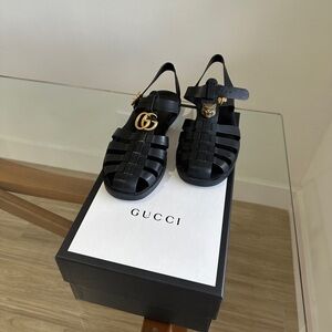Gucci sandal
Black